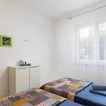 דירה Why Not - Two Bedroom With Balcony *