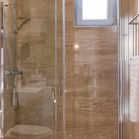 Why Not - Two Bedroom With Balcony 公寓 *