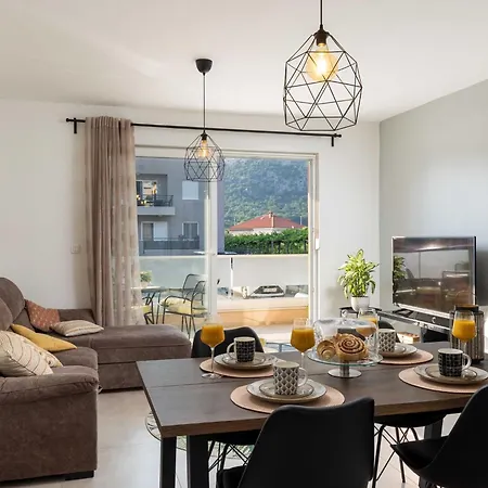 Apartment Why Not - Two Bedroom With Balcony *