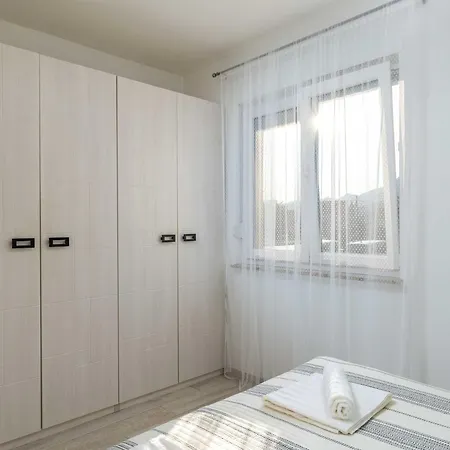 Why Not - Two Bedroom With Balcony דירה