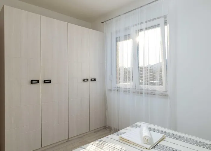 Why Not - Two Bedroom With Balcony Appartamento